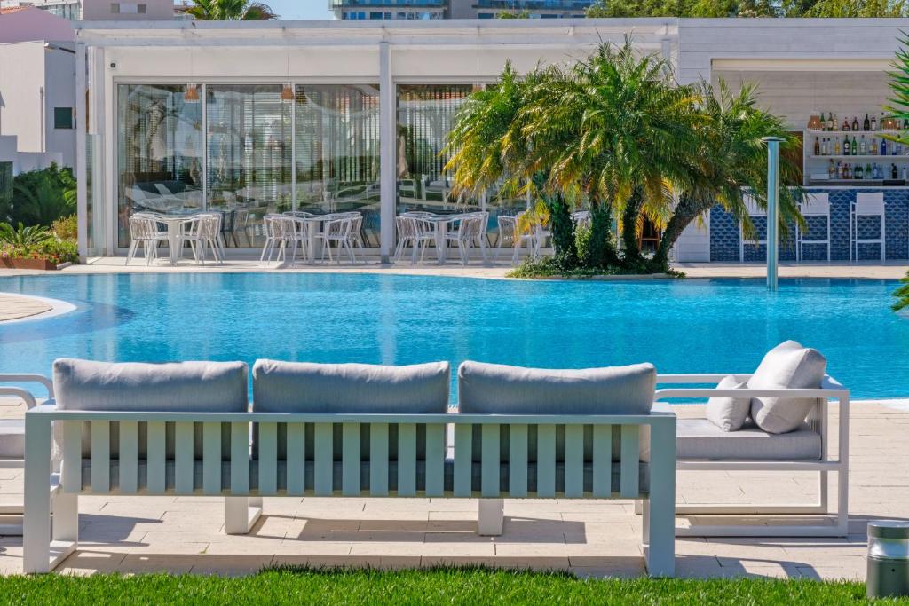 Malibu Foz Hotel La Maison Younan Figueira da Foz Piscina