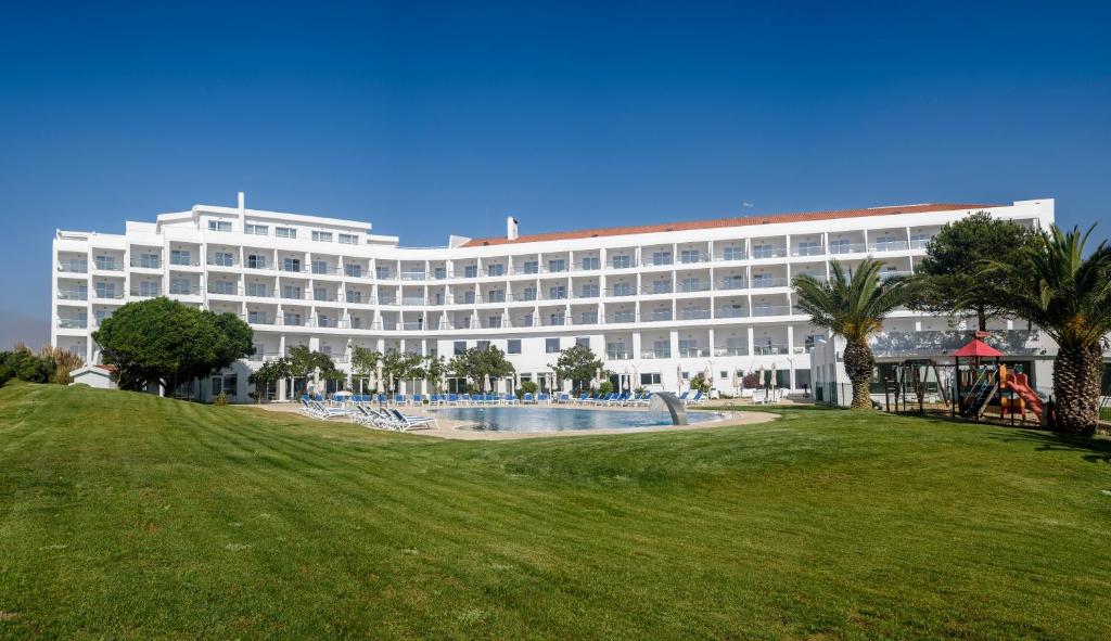 Piscina Exterior Hotel MH Atlantico Peniche