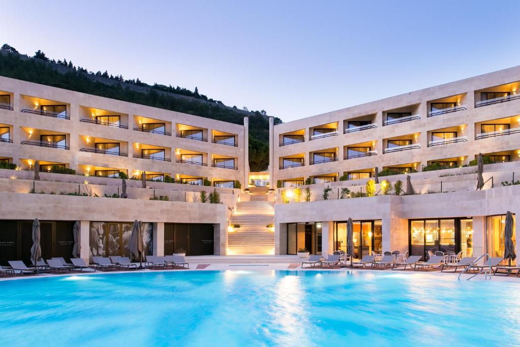 Piscina Four Points by Sheraton Sesimbra