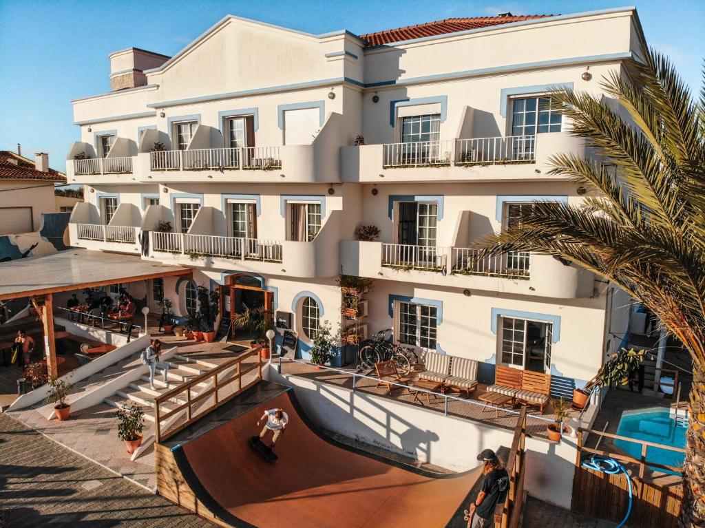 Piscina Hotel Selina Peniche