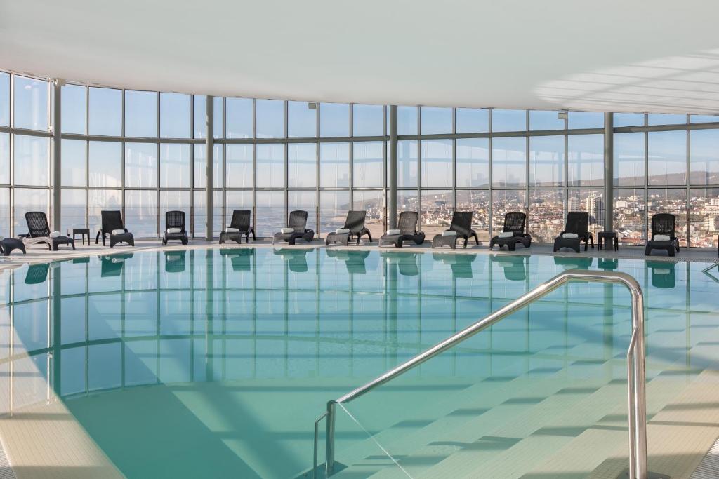 Piscina Interior Eurostars Oasis Plaza Figueira da Foz com Vistas